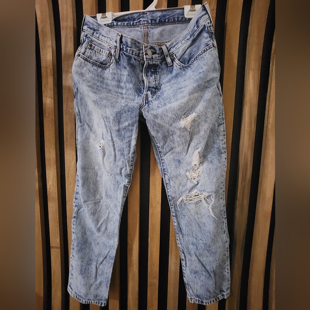 501 Levi Distressed white wash woman jeans